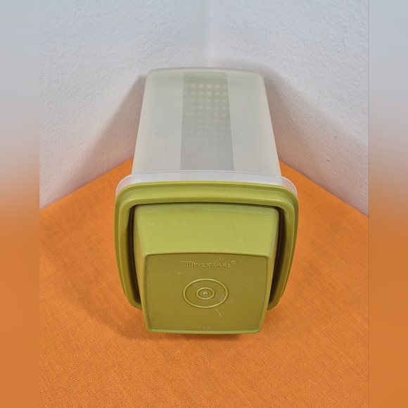 Vintage Tupperware Pickle Keeper 1330-8 - Picture 10 of 10